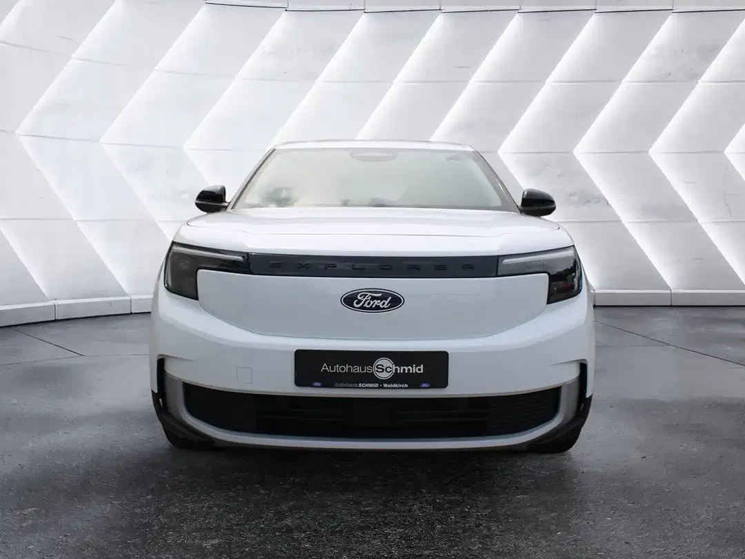Ford Explorer - Thumbnail 4