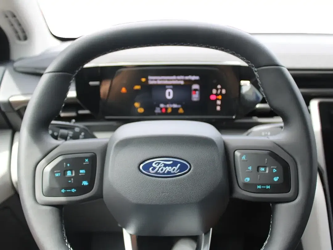 Ford Explorer - Thumbnail 5
