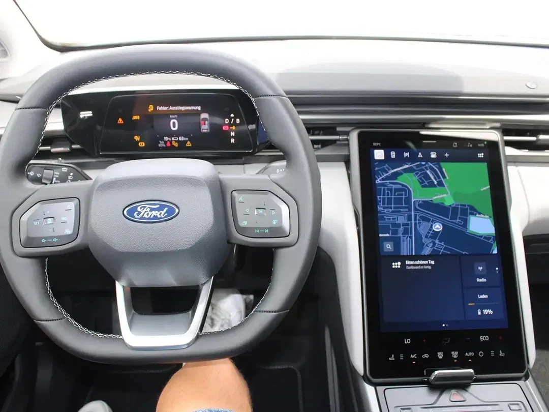 Ford Explorer - Thumbnail 9