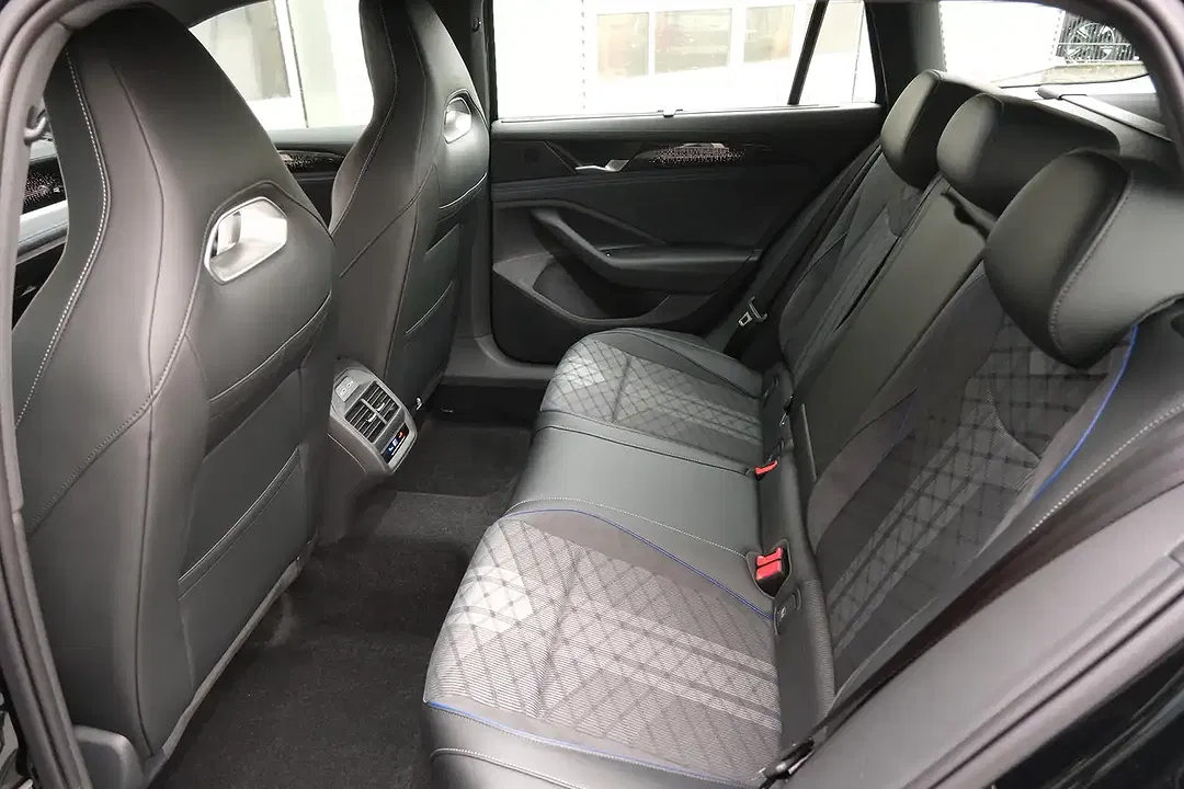 Volkswagen Passat Variant - Thumbnail 9