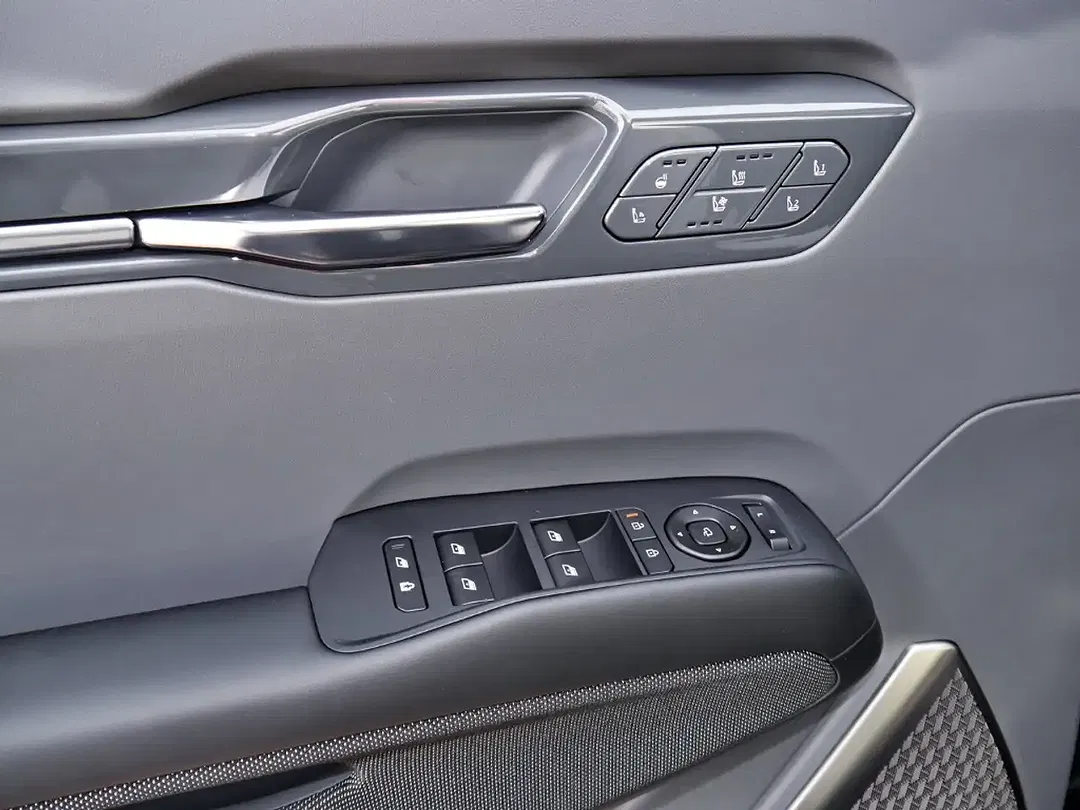 Kia EV9 - Thumbnail 12