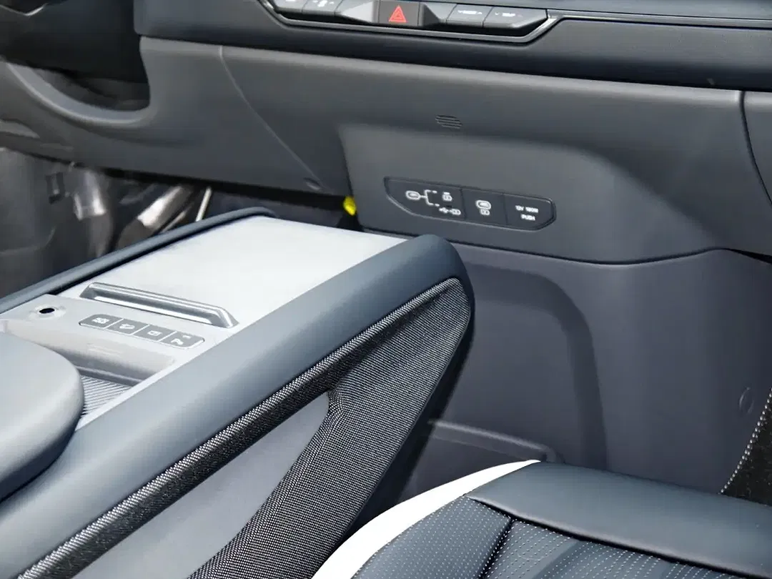 Kia EV9 - Thumbnail 7