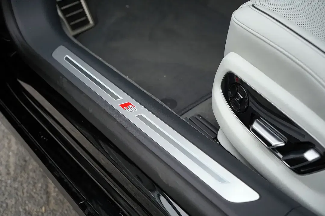 Audi A8 - Thumbnail 12