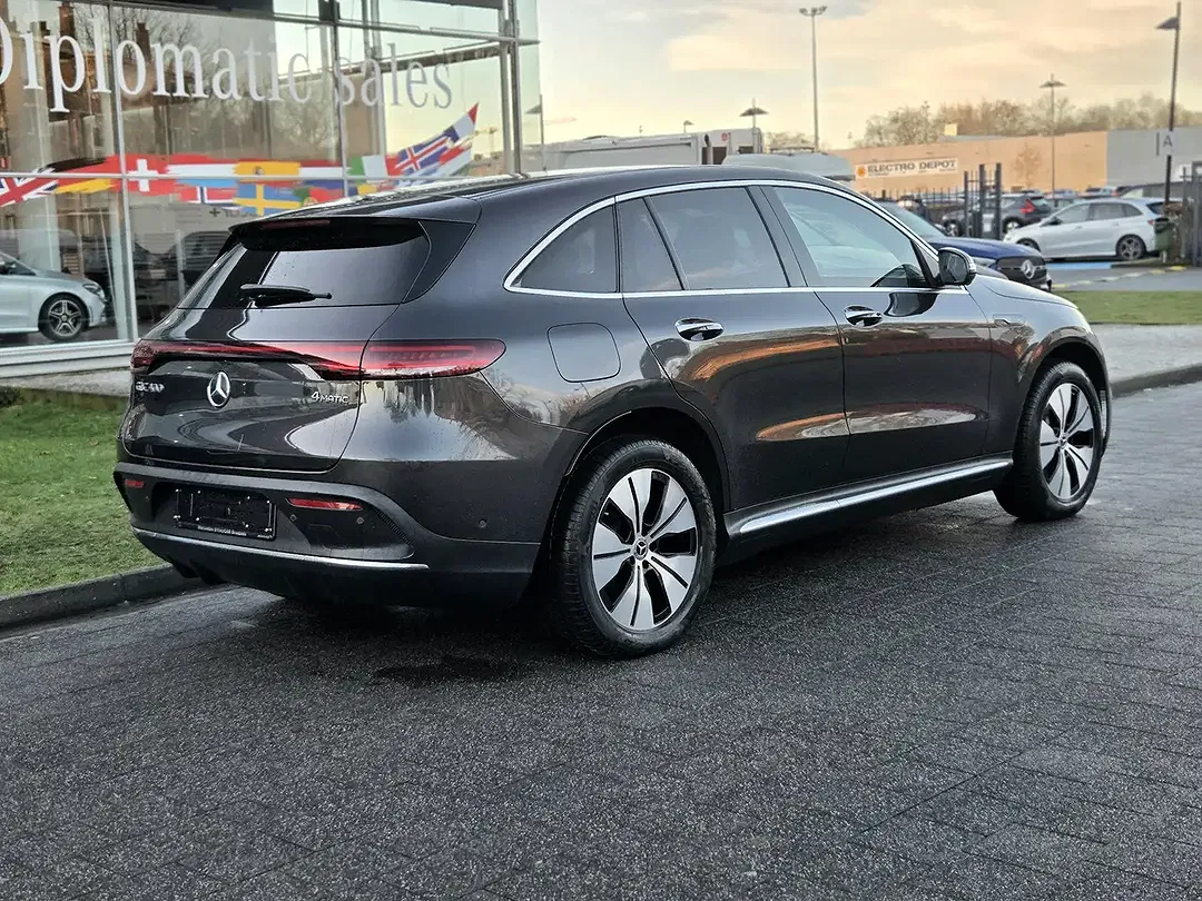 Mercedes-Benz EQC 400 - Thumbnail 2