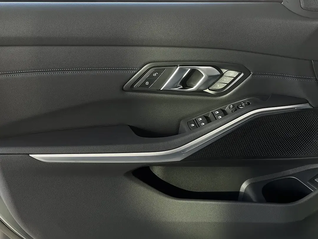 BMW 330 - Thumbnail 13