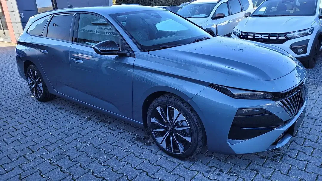 Peugeot 308 - Thumbnail 3