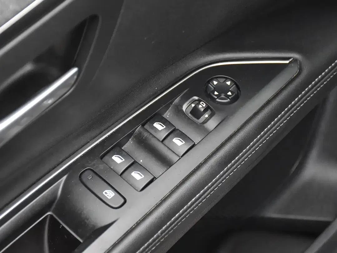 Peugeot 5008 - Thumbnail 38