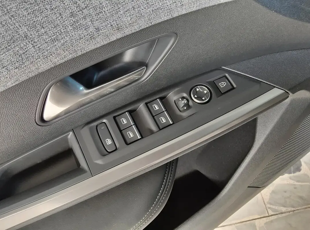 Peugeot 3008 - Thumbnail 10