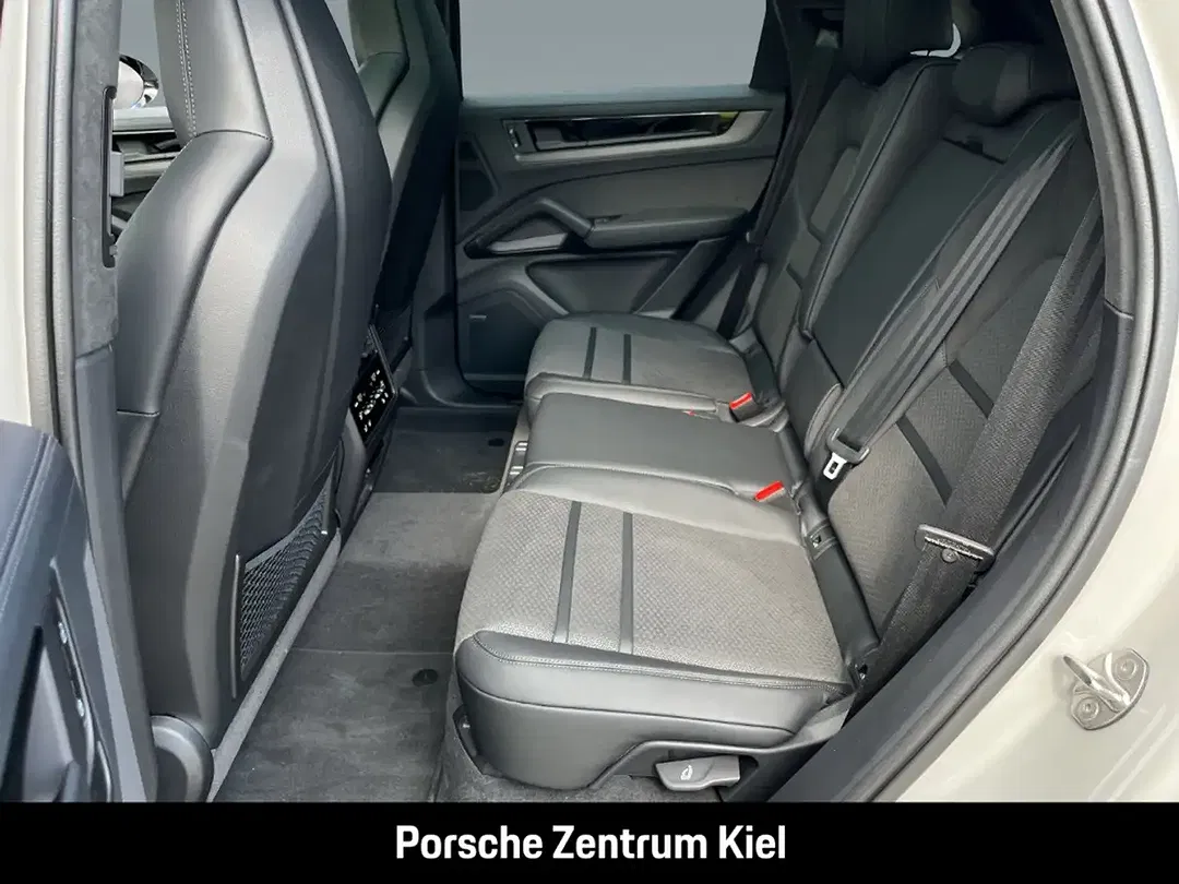 Porsche Cayenne - Thumbnail 10