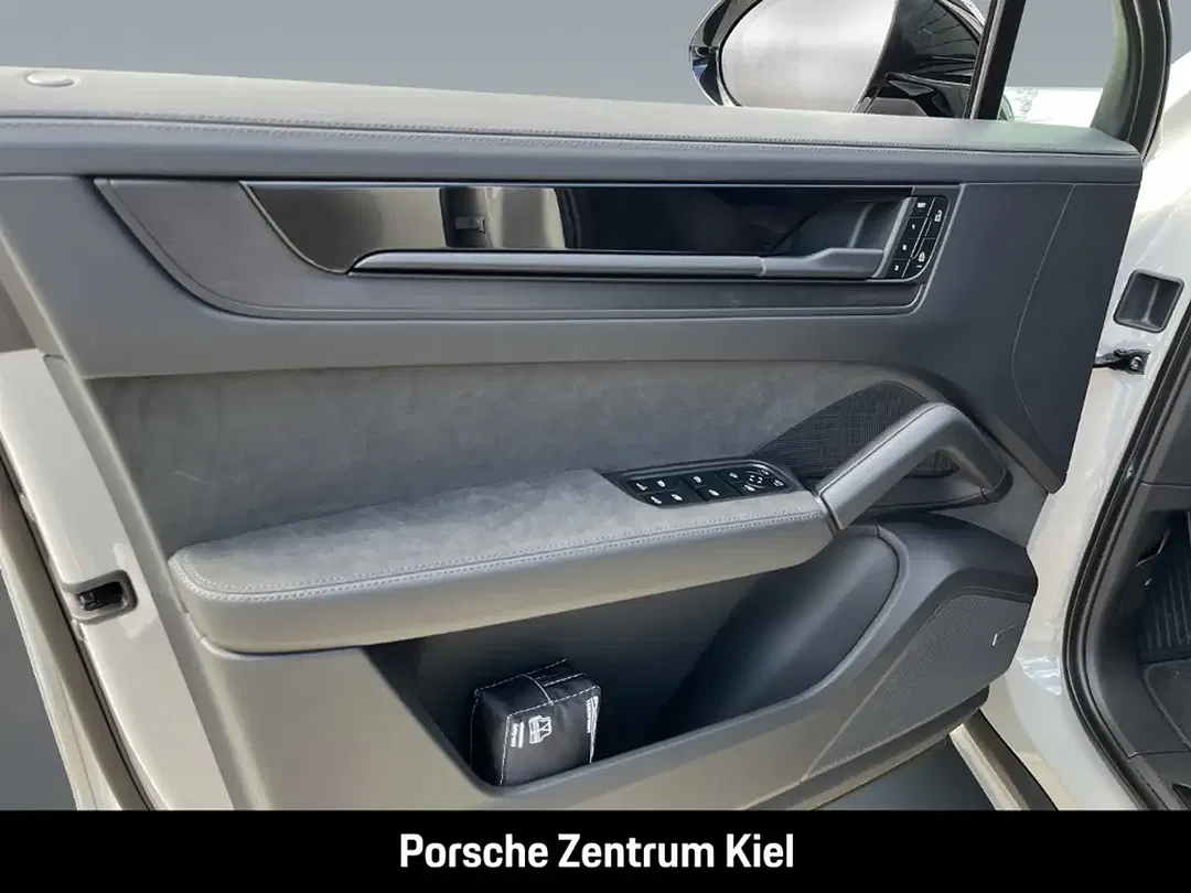Porsche Cayenne - Thumbnail 13