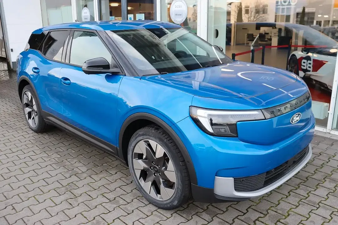 Ford Explorer Standard Range Premium