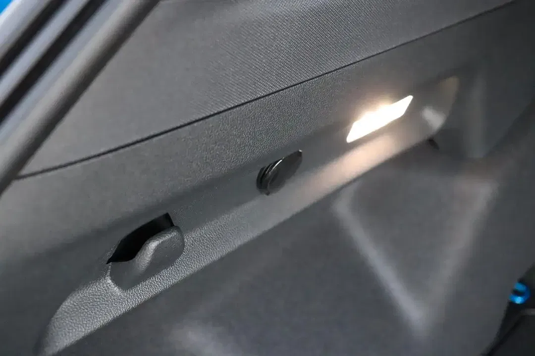 Ford Explorer - Thumbnail 10