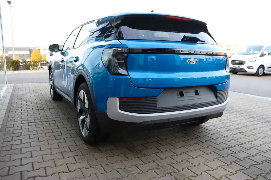 Ford Explorer - Thumbnail 5