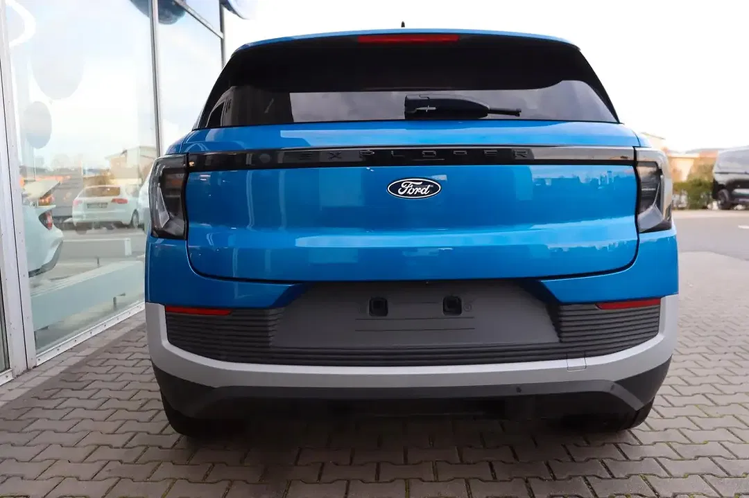 Ford Explorer - Thumbnail 7