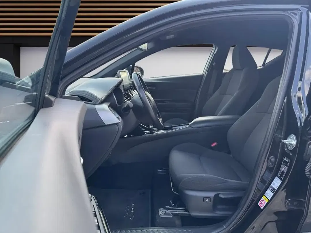 Toyota C-HR - Thumbnail 10