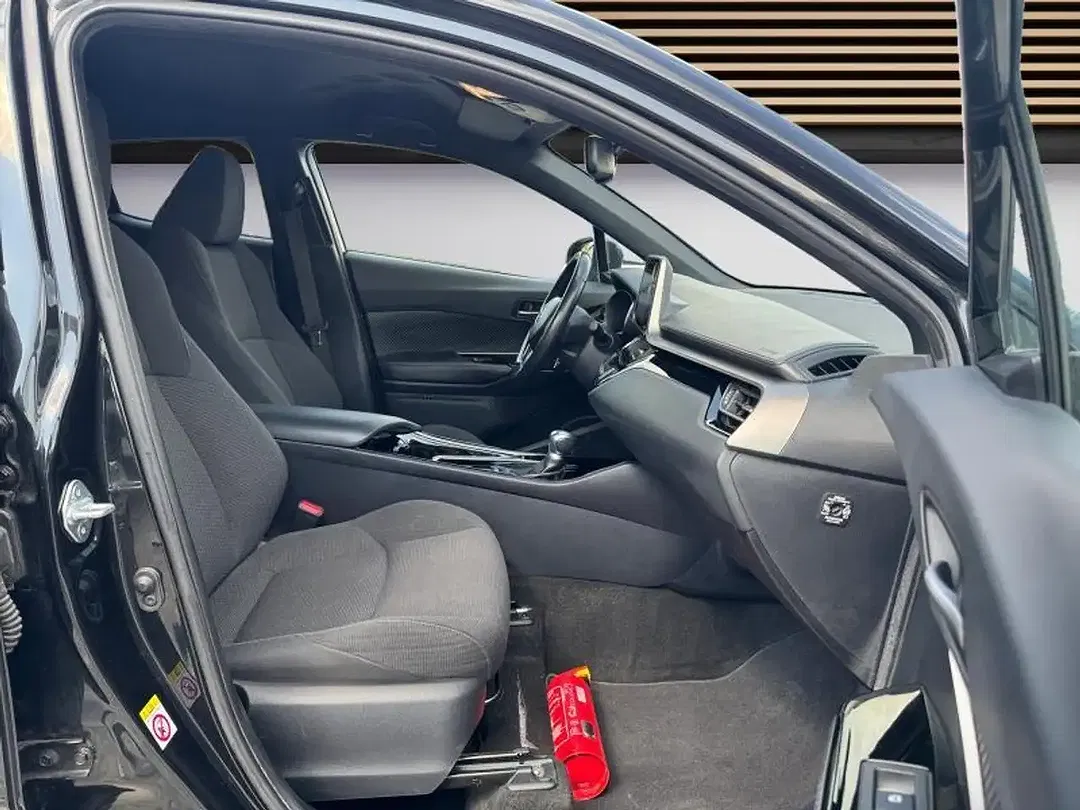 Toyota C-HR - Thumbnail 11