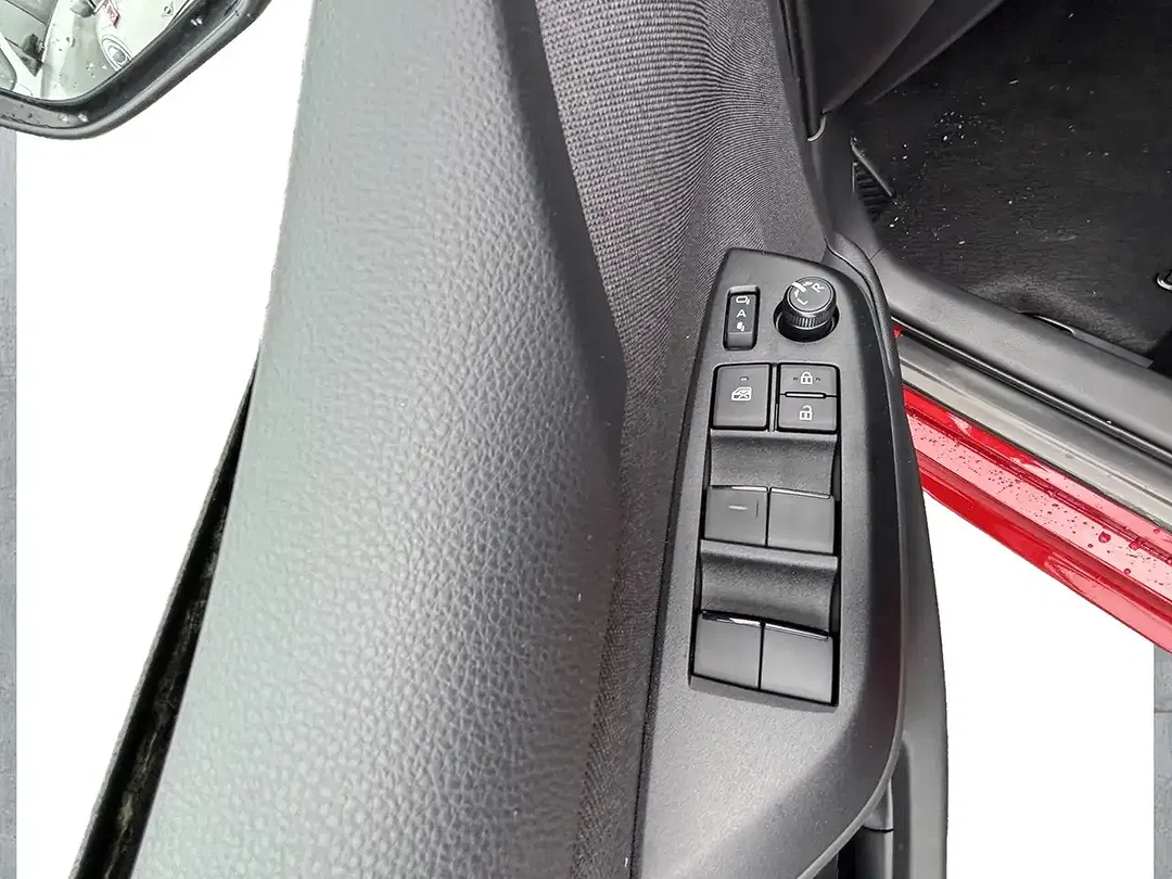 Mazda 2 - Thumbnail 3
