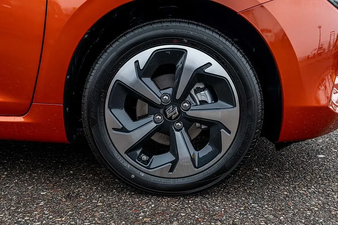 Suzuki Swift - Thumbnail 14