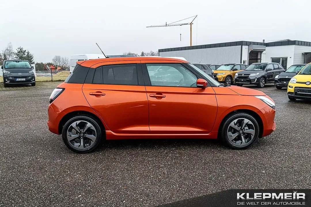 Suzuki Swift - Thumbnail 4