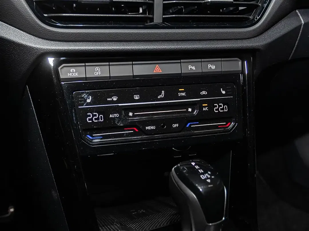 Volkswagen T-Roc - Thumbnail 13