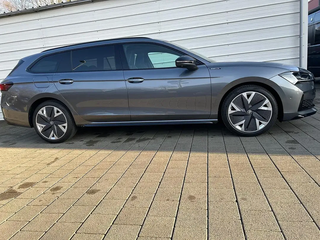 Skoda Superb - Thumbnail 3