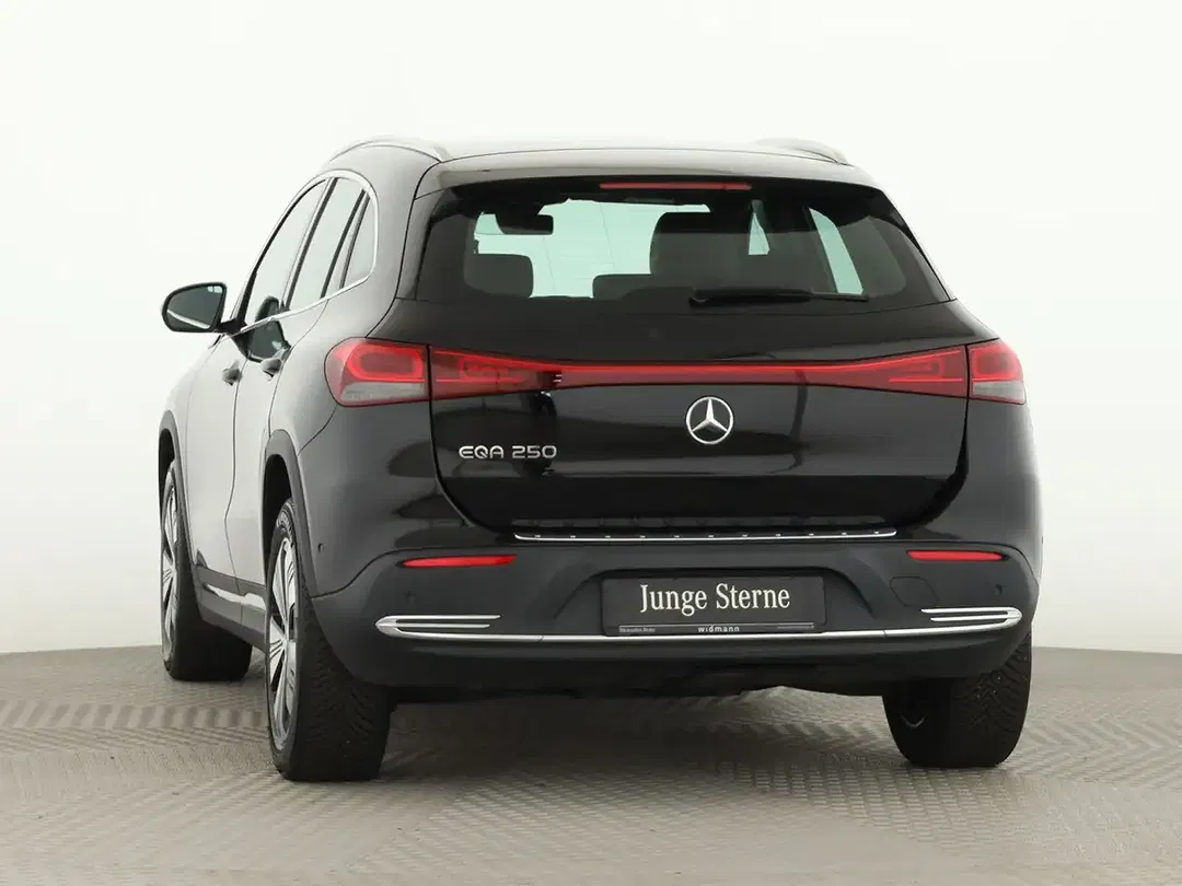 Mercedes-Benz EQA 250 - Thumbnail 4
