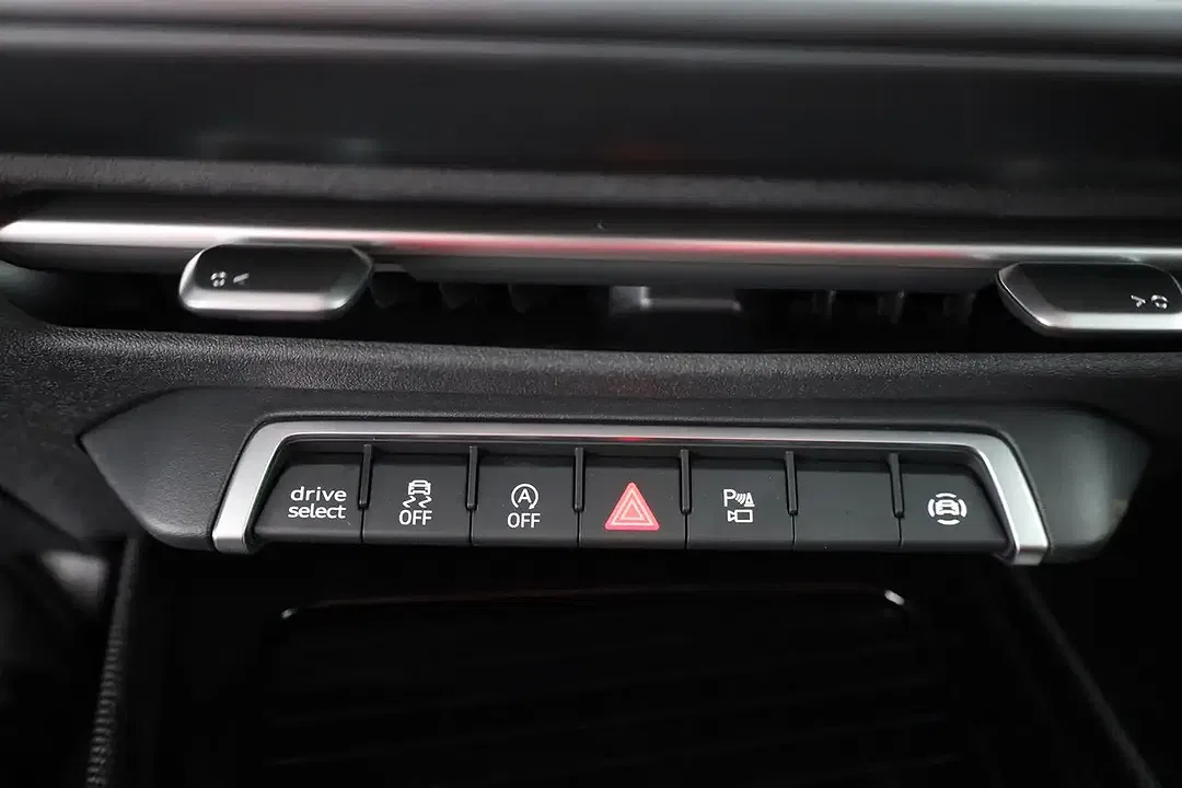 Audi Q3 - Thumbnail 11