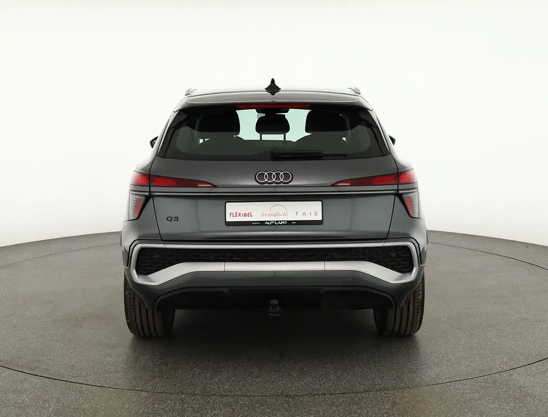 Audi Q3 - Thumbnail 3