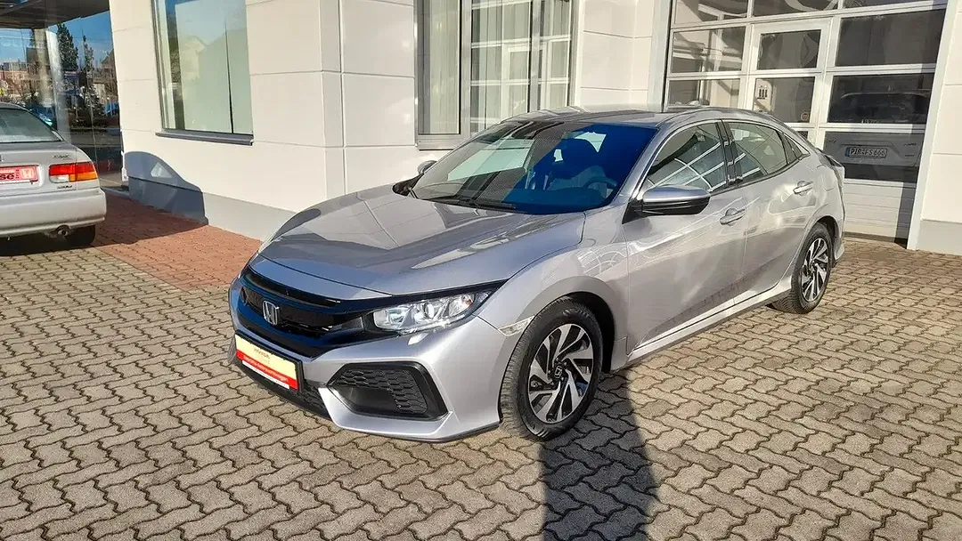 Honda Civic - Thumbnail 3