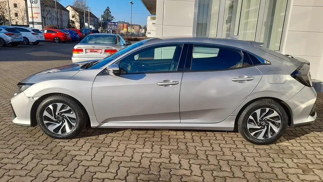 Honda Civic - Thumbnail 4