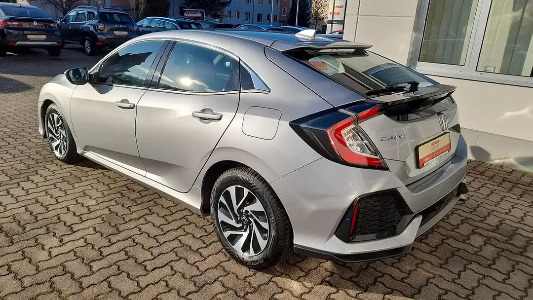 Honda Civic - Thumbnail 5