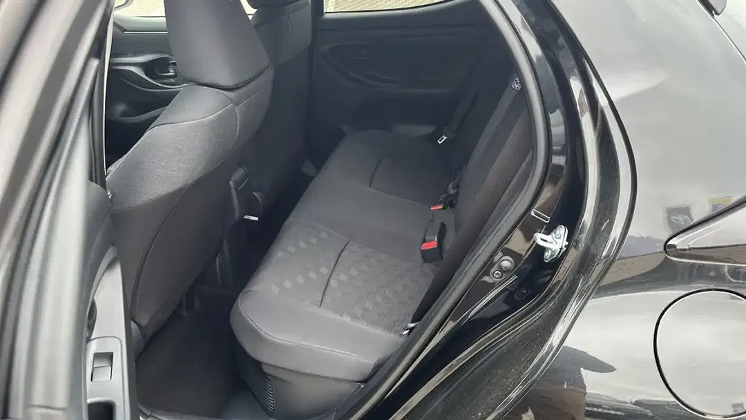 Toyota Yaris - Thumbnail 11