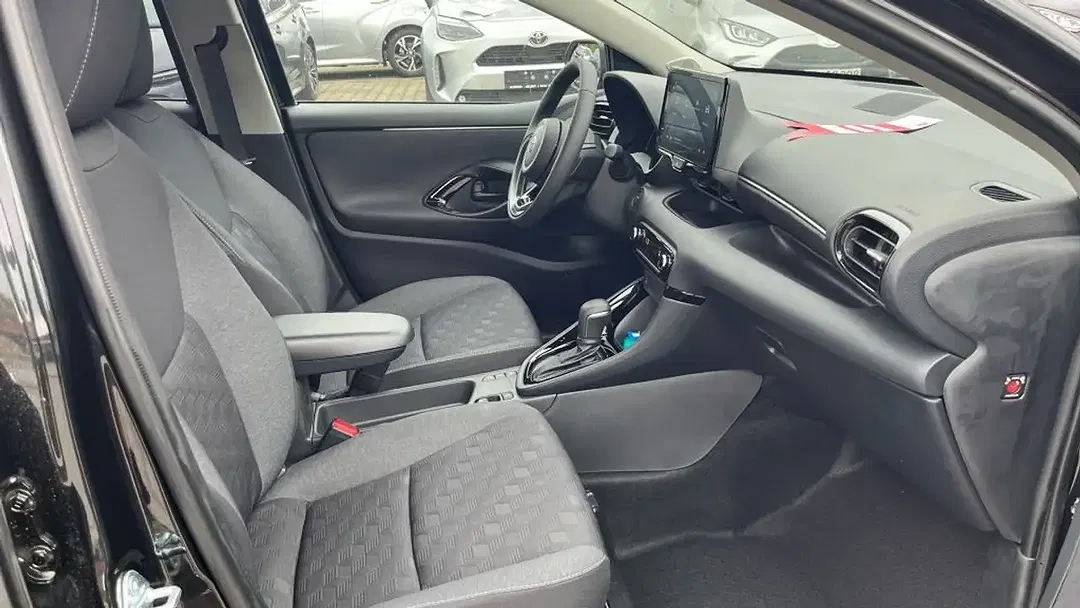 Toyota Yaris - Thumbnail 12