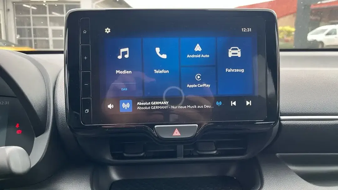 Toyota Yaris - Thumbnail 15