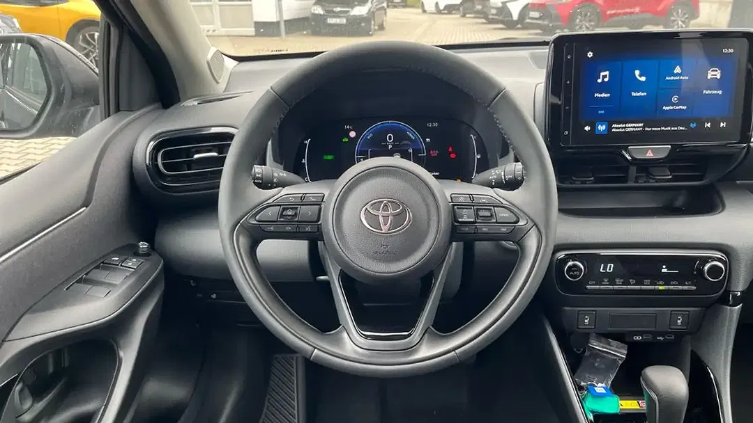 Toyota Yaris - Thumbnail 9
