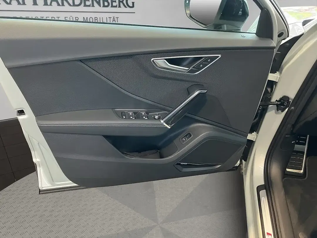 Audi SQ2 - Thumbnail 10