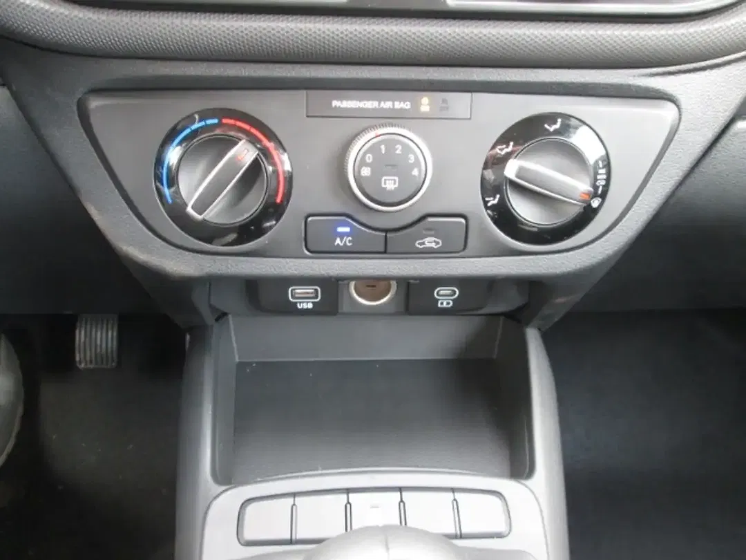 Hyundai i10 - Thumbnail 13