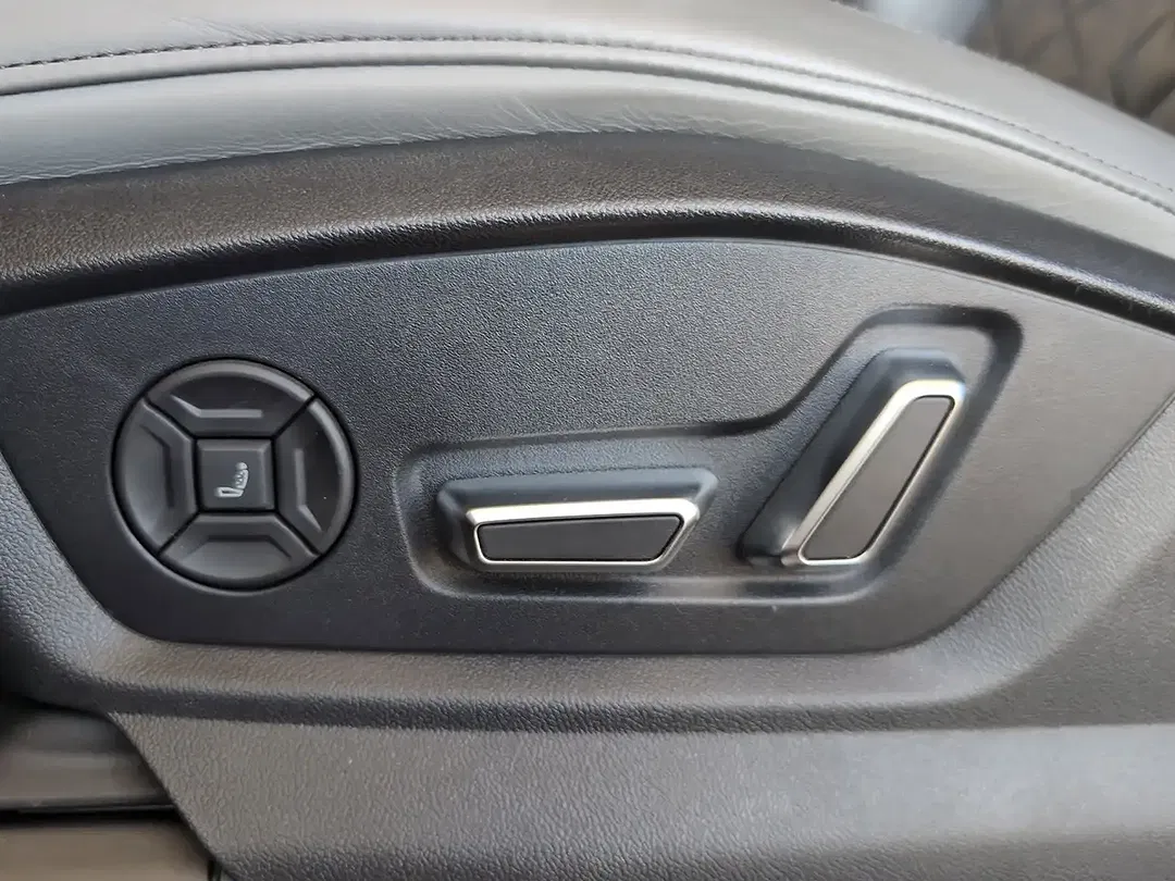 Audi SQ7 - Thumbnail 11