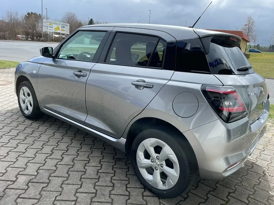 Suzuki Swift - Thumbnail 4