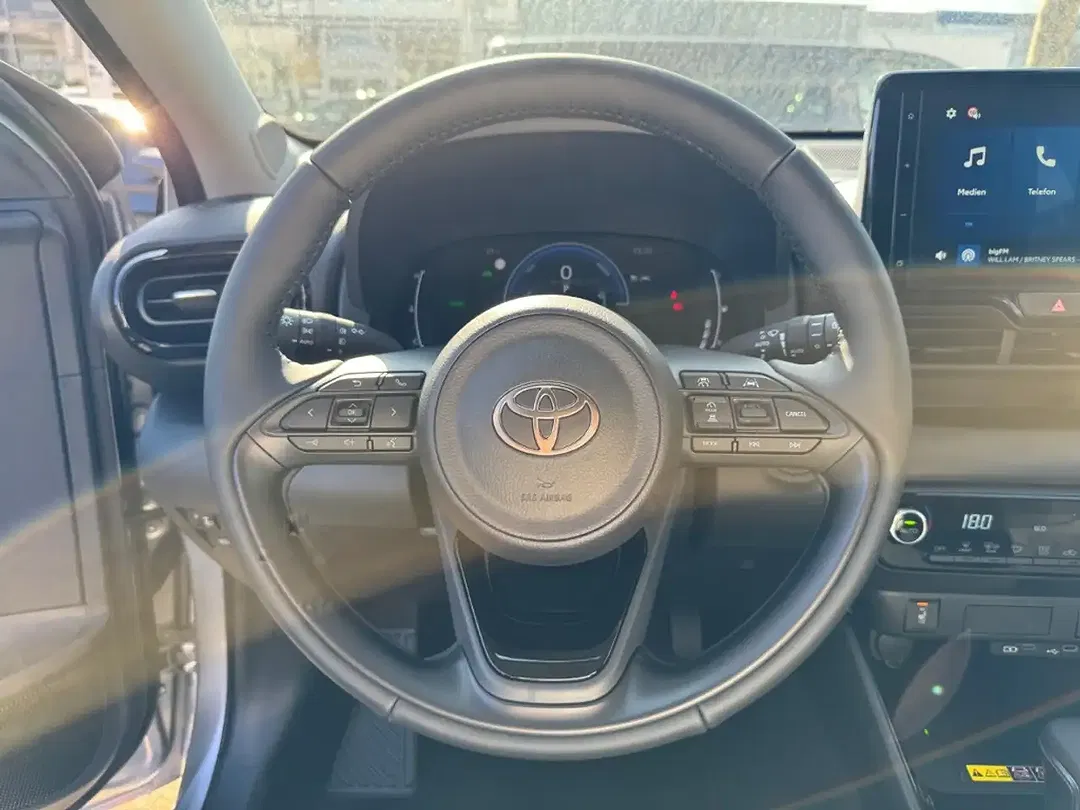 Toyota Yaris - Thumbnail 10