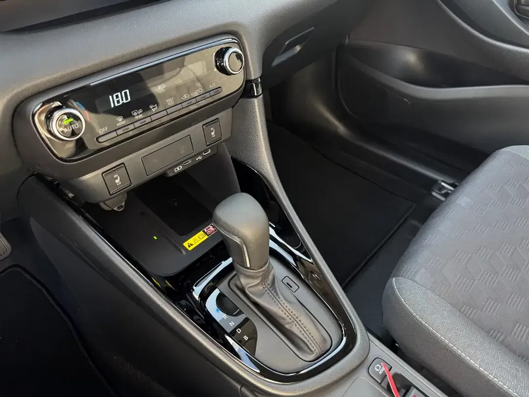 Toyota Yaris - Thumbnail 15