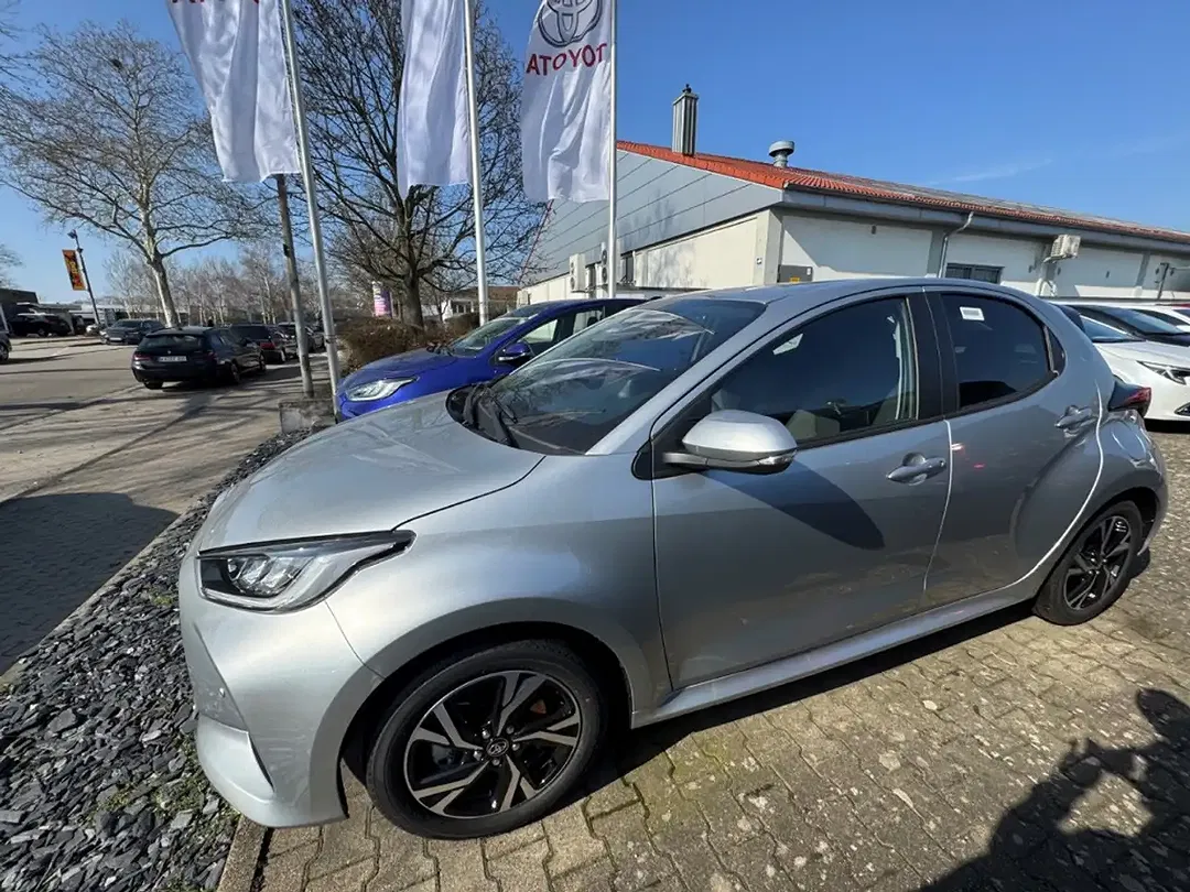 Toyota Yaris - Thumbnail 2