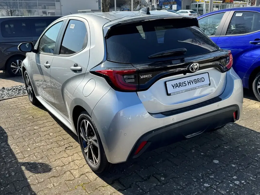 Toyota Yaris - Thumbnail 3