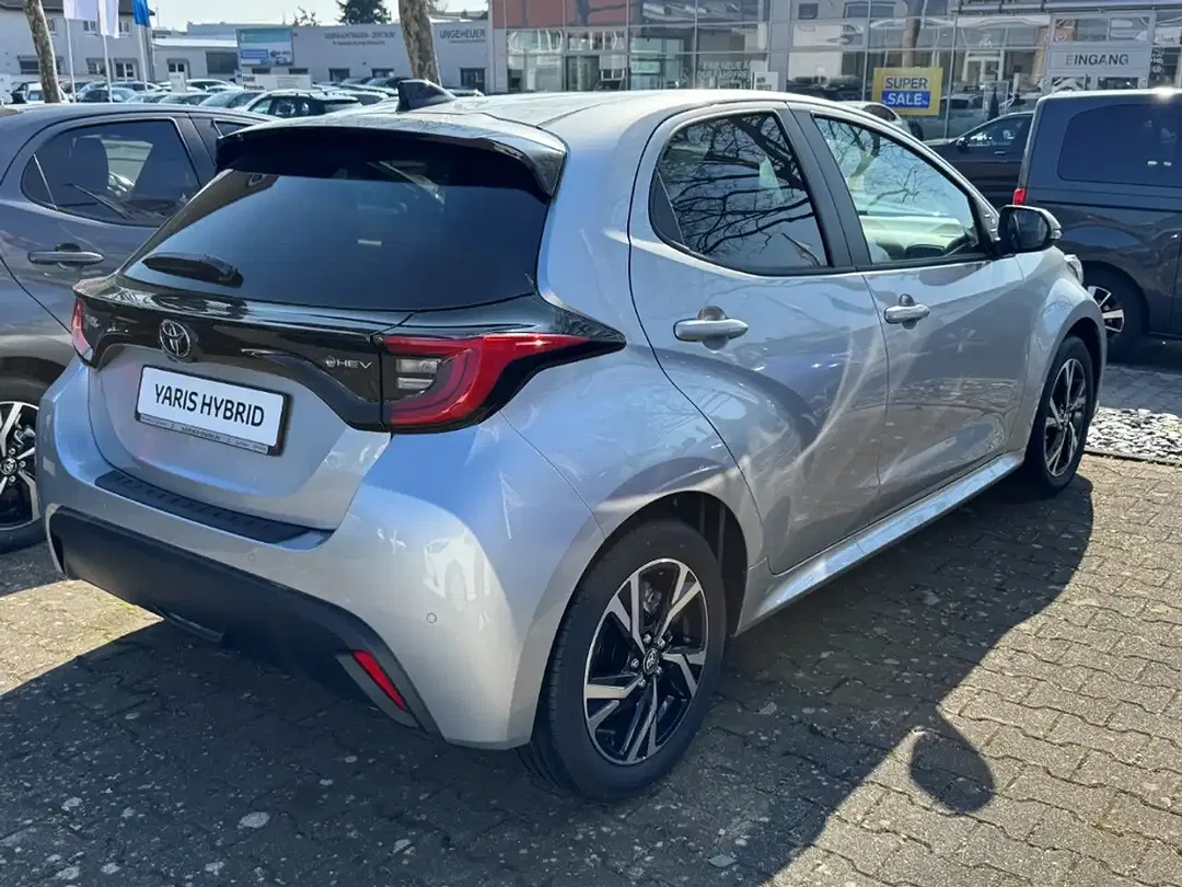 Toyota Yaris - Thumbnail 4