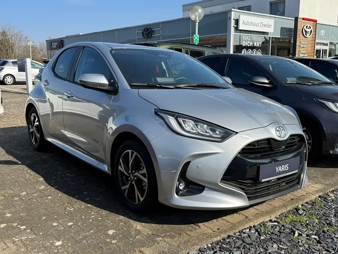 Toyota Yaris - Thumbnail 6