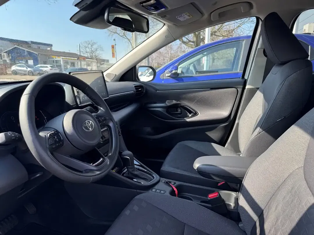 Toyota Yaris - Thumbnail 7