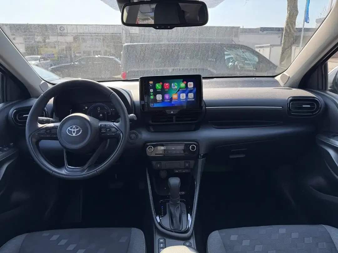 Toyota Yaris - Thumbnail 8