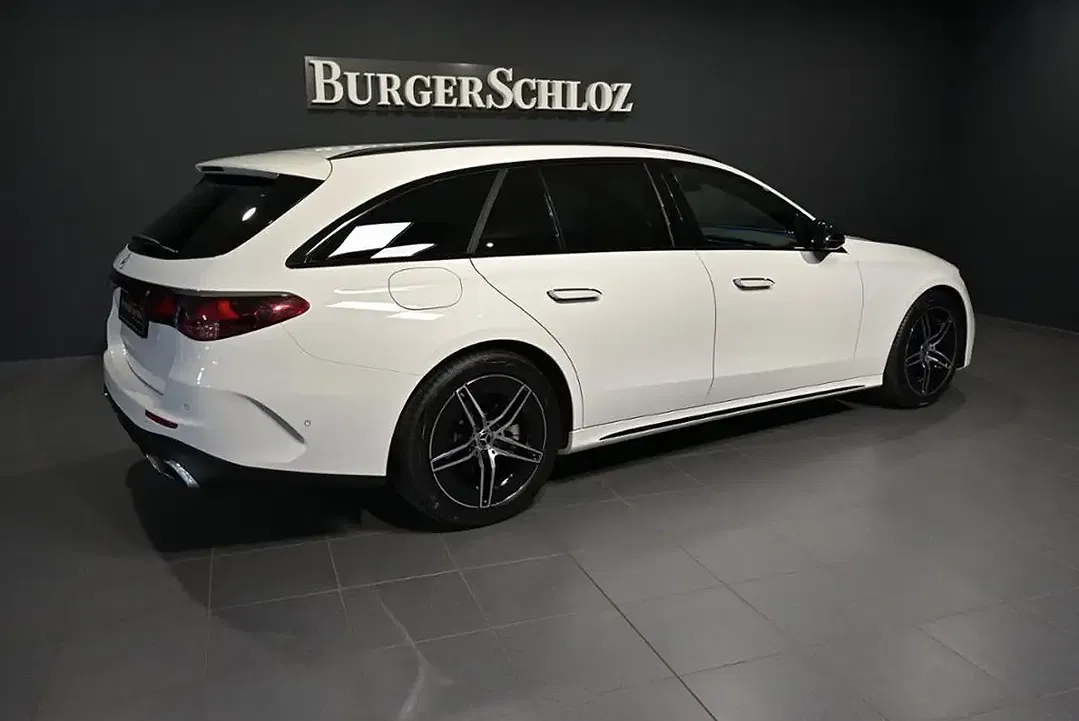 Mercedes-Benz E 220 - Thumbnail 2