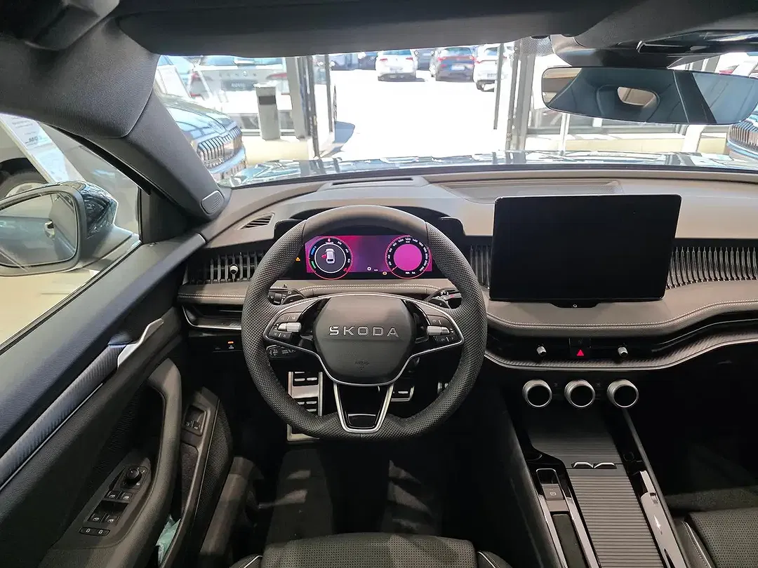 Skoda Superb - Thumbnail 8