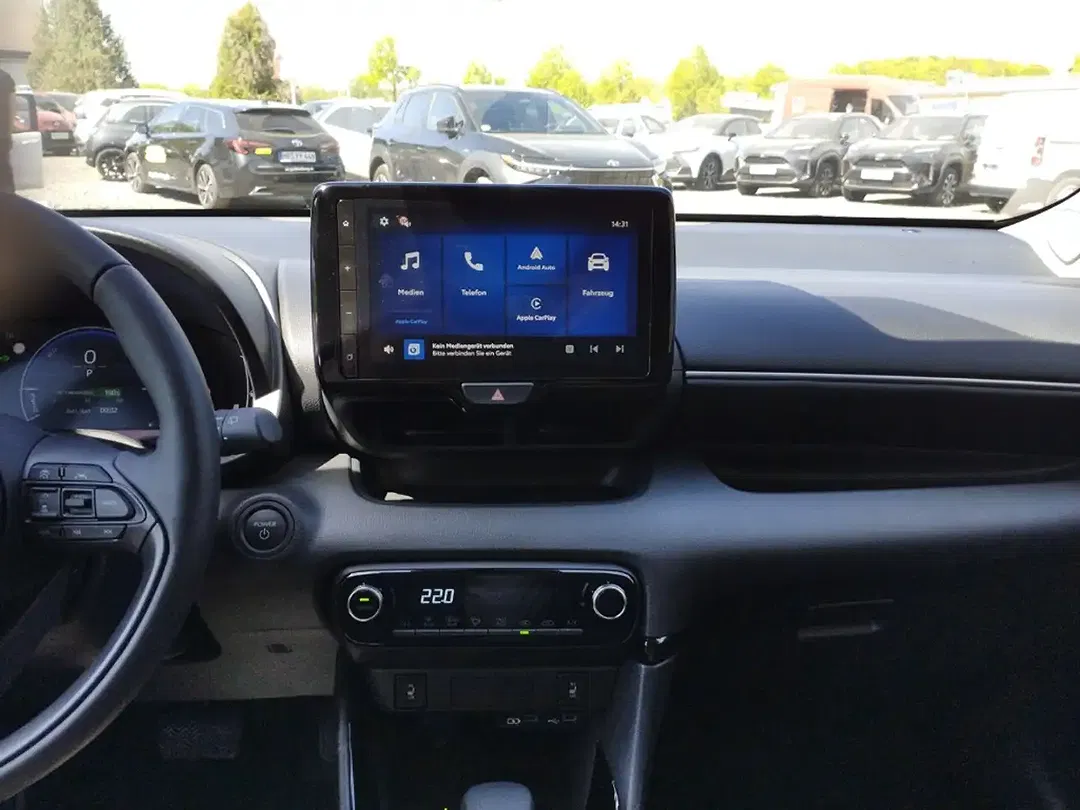 Toyota Yaris - Thumbnail 13